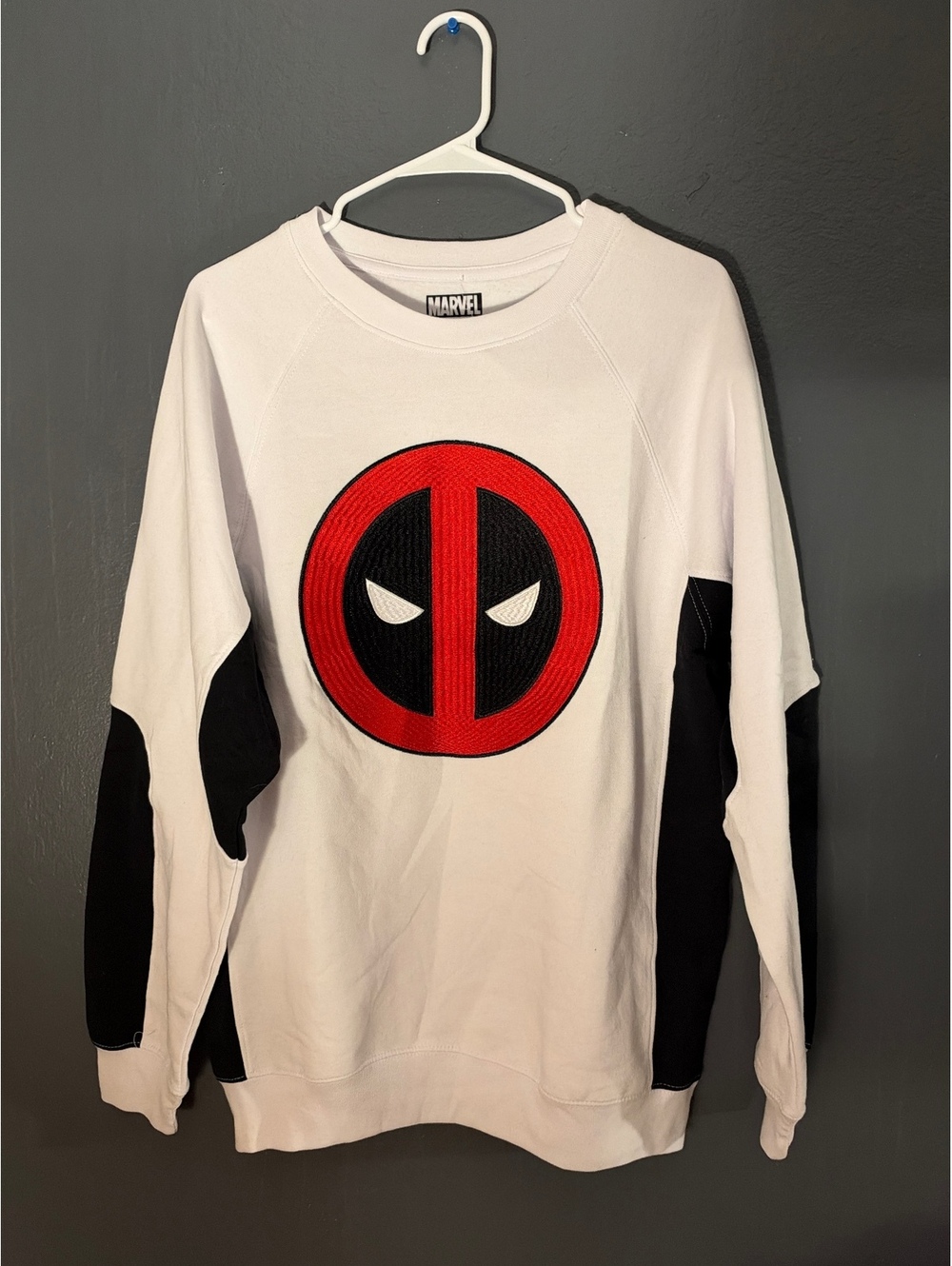 Marvel Deadpool White and Black Pullover Sweatshirt Size L